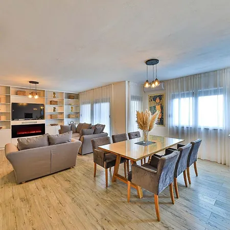빌라 Five Bedroom Villa *